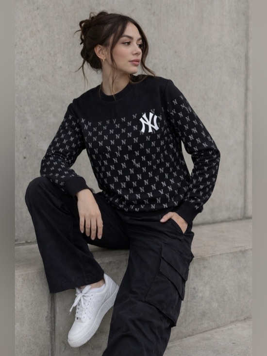 MLB Other - MLB New York Yankees All Over Logo Sweatshirt Black Crewneck Women M Streetwear